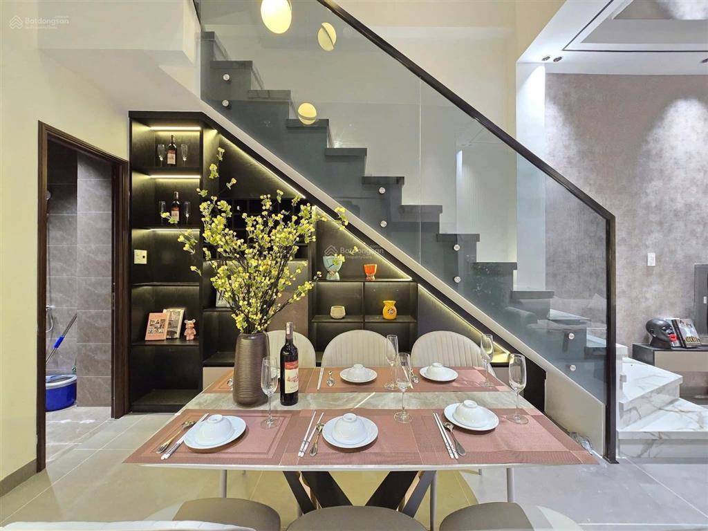 Bán nhà chính chủ hẻm 372 hoàng hữu nam  q9. gần đại học hutech và fpt dt 63m2/2 tỷ 65 sổ riêng