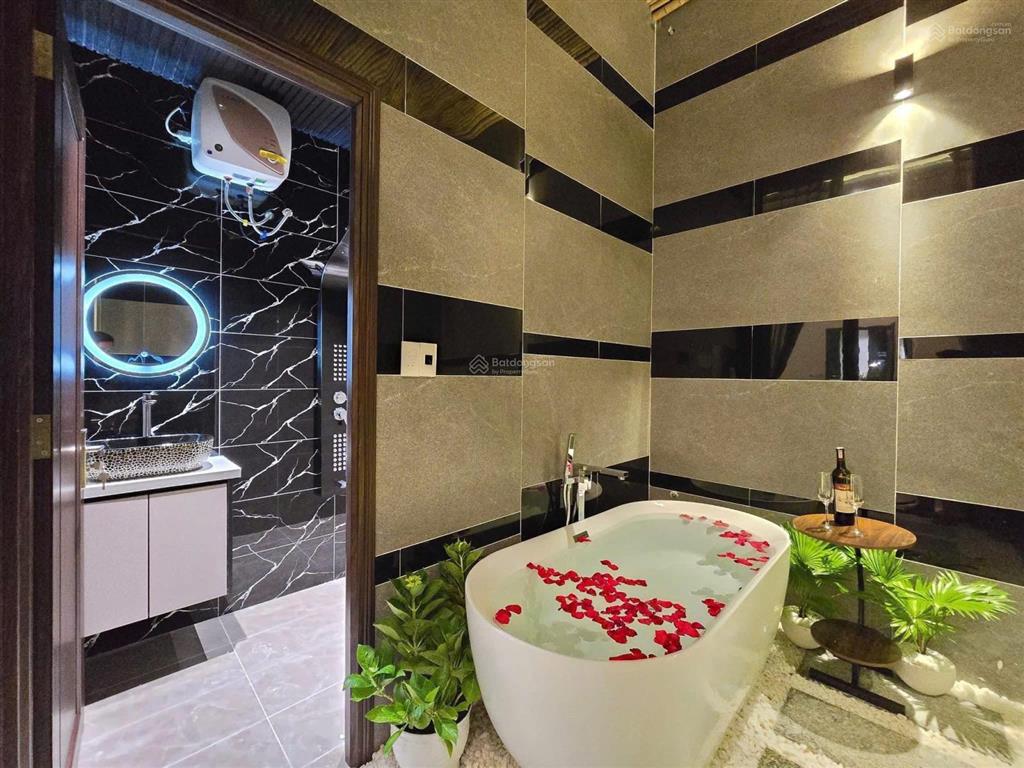 Bán nhà chính chủ hẻm 372 hoàng hữu nam  q9. gần đại học hutech và fpt dt 63m2/2 tỷ 65 sổ riêng