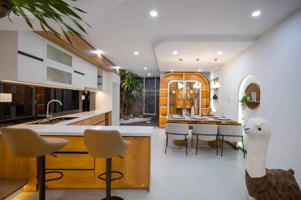 Cơ hội hiếm cho khách đầu tư khi mua nhà bình tiên, p7, q6.giá 3 tỷ 6, 87m2, hđ thuê 16 tr/th,shr