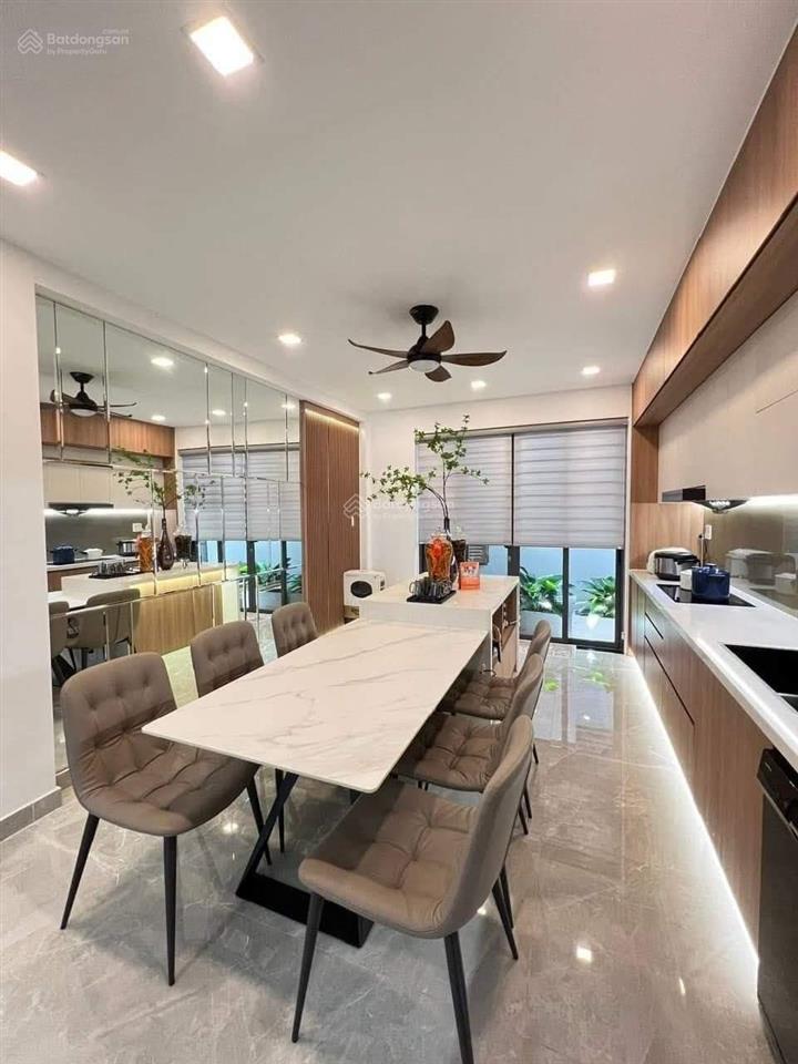 Giá tốt cho nhà đầu tư đ. hoa sứ, p2, phú nhuận,gía 3 tỷ 9 .dt 86m2/hđ thuê 29tr/tháng sổ riêng