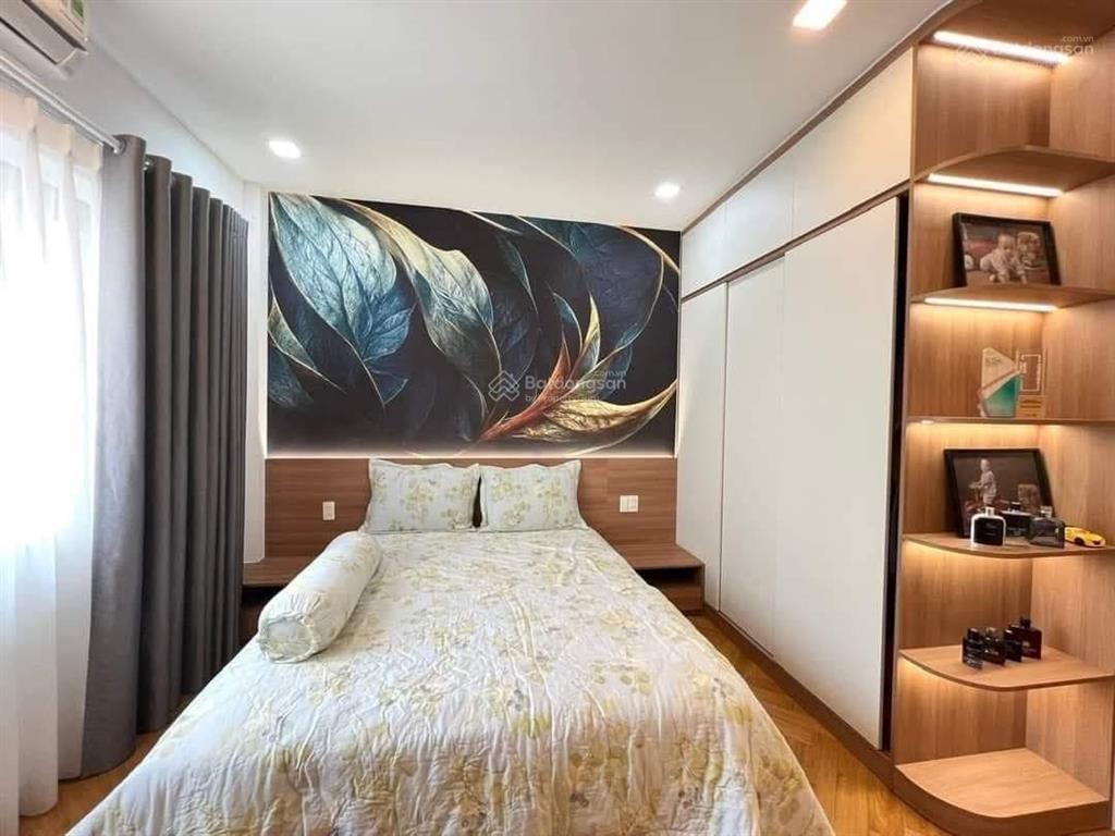 Giá tốt cho nhà đầu tư đ. hoa sứ, p2, phú nhuận,gía 3 tỷ 9 .dt 86m2/hđ thuê 29tr/tháng sổ riêng