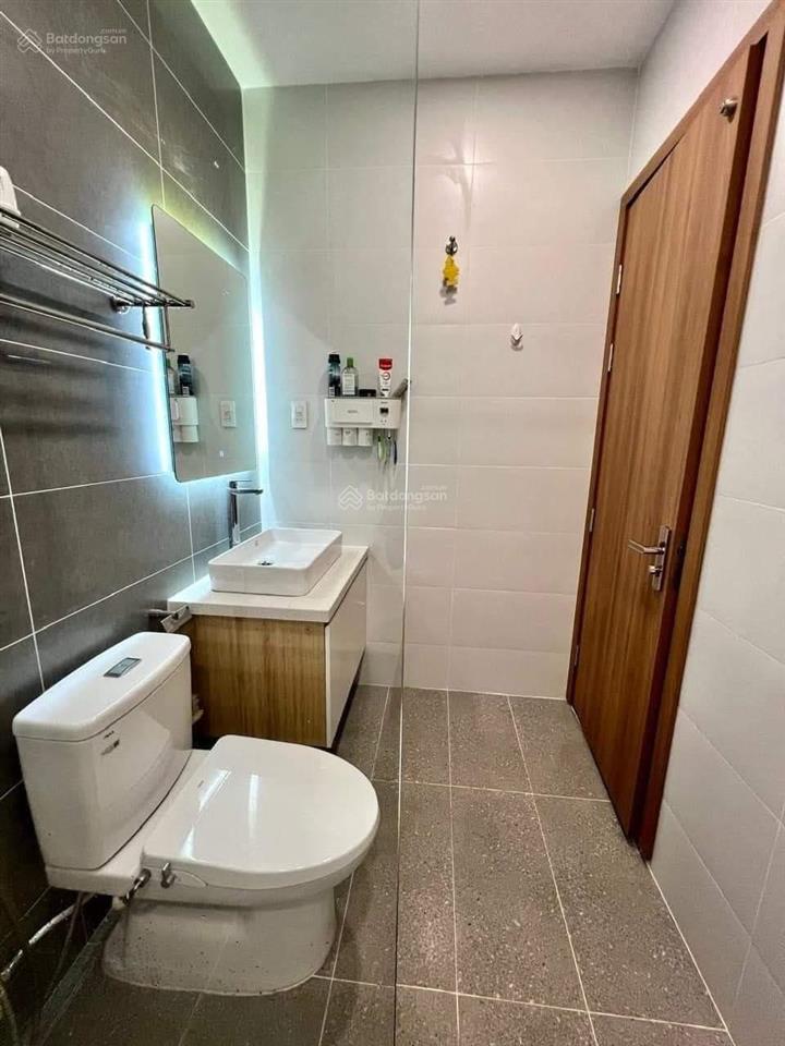 Giá tốt cho nhà đầu tư đ. hoa sứ, p2, phú nhuận,gía 3 tỷ 9 .dt 86m2/hđ thuê 29tr/tháng sổ riêng
