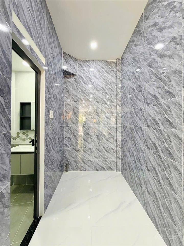 Bán gấp nhà dt 32,4m2 giá 1tỷ950 đường hoàng văn thụ p4 q.tân bình