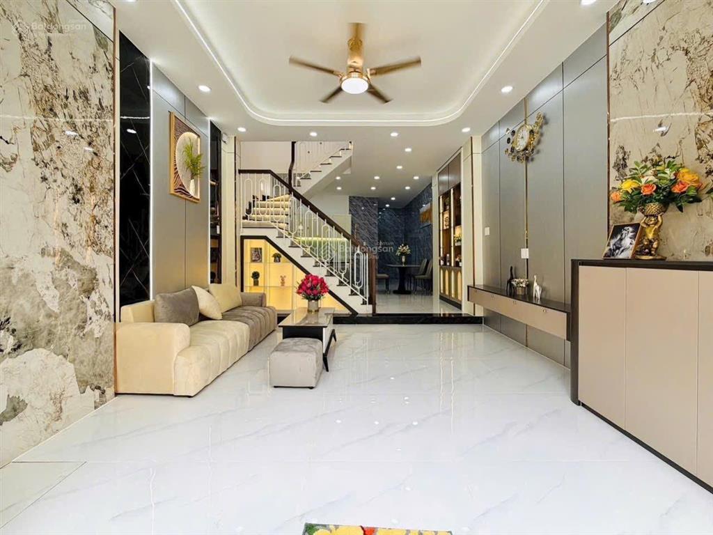 Bán gấp nhà dt 32,4m2 giá 1tỷ950 đường hoàng văn thụ p4 q.tân bình