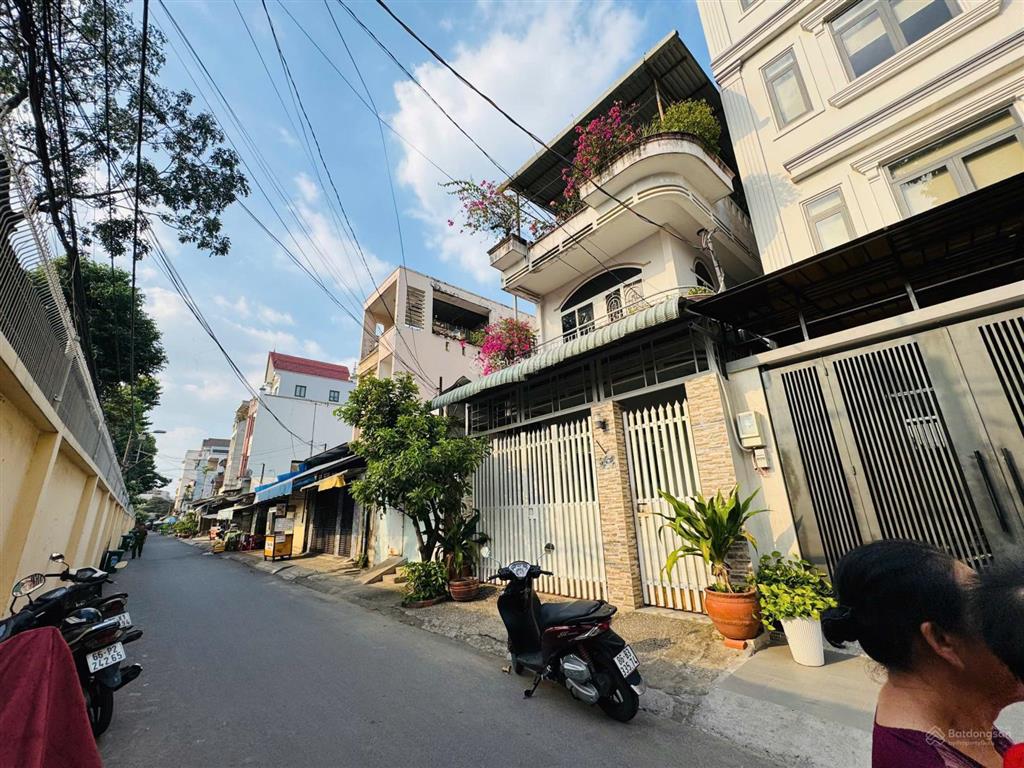 Nhà mới xây 5 tầng ngay kha vạn cân có thang máy khai thác chdv  văn phòng  linh tây
