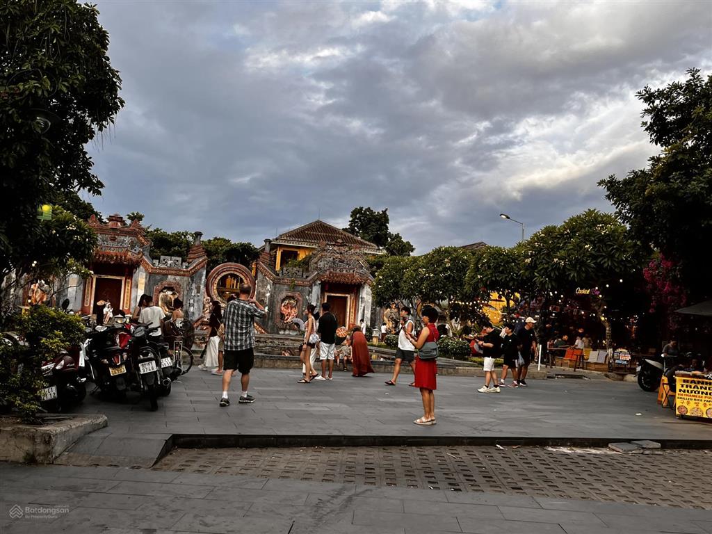 Cho thuê nhà mặt phố trung tâm phố cổ hội an  đối diện chùa bà mụ kinh doanh đắc địa 200m2 mt 7,8m