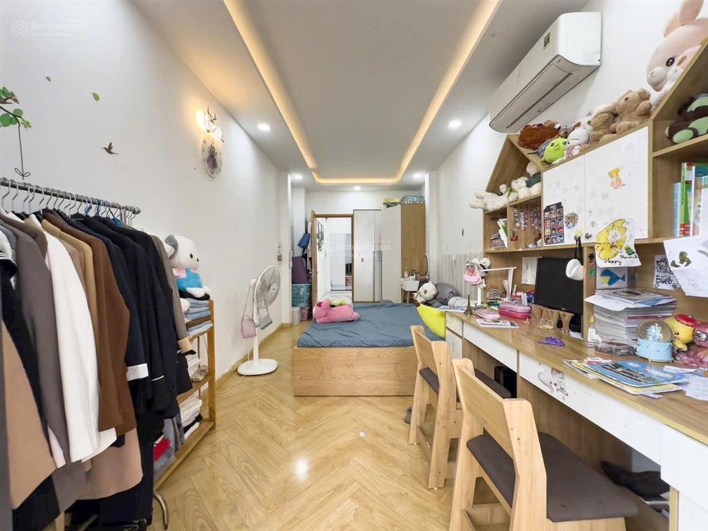 Bán nhà 37m2 xây 2 tầng đường lê thúc hoạch, tân phú giá 2tỷ050.gần thpt trần phú. hẻm 5m. sổ riêng