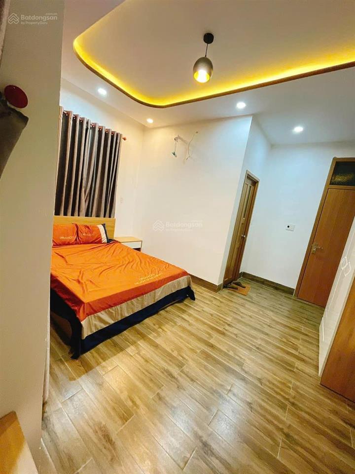 Nhà mặt tiền túy loan 5 nhà rất đẹp.nội thất còn rất mới.