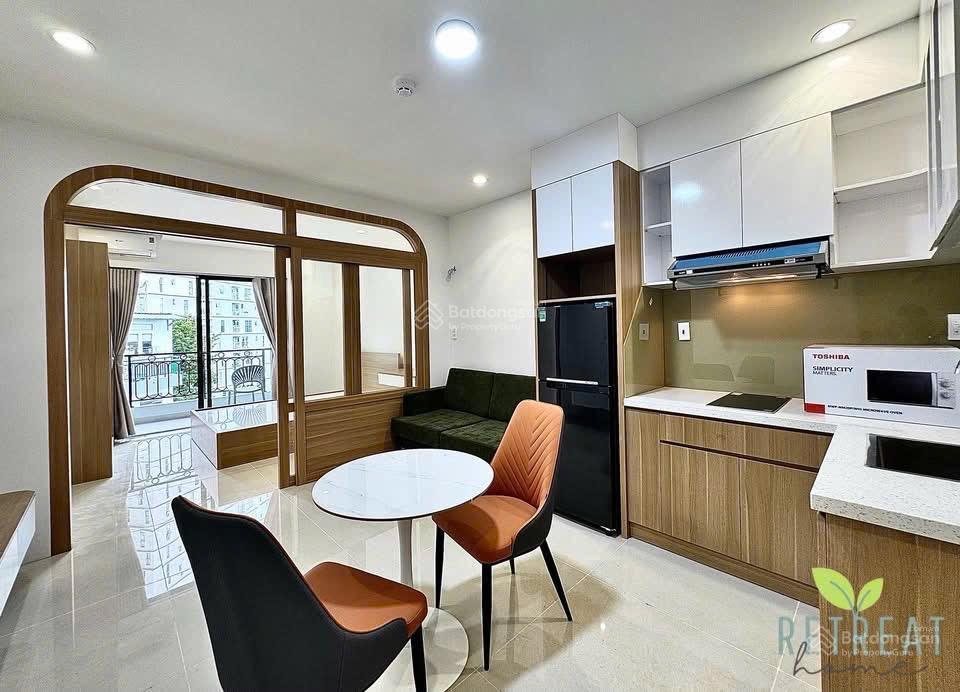 Căn hộ 1 phòng ngủ bancol rộng 50m2 mới 100% ngay tại quận 3, thang máy tận phòng, full nt