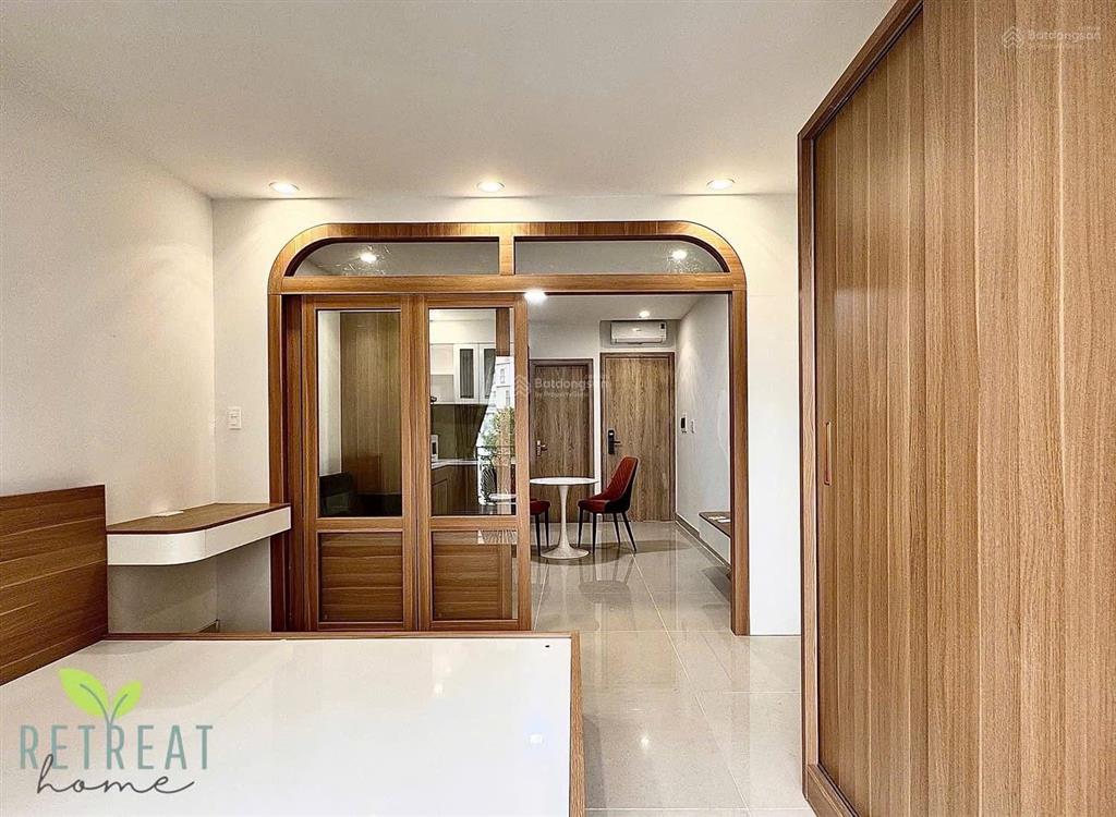 Căn hộ 1 phòng ngủ bancol rộng 50m2 mới 100% ngay tại quận 3, thang máy tận phòng, full nt
