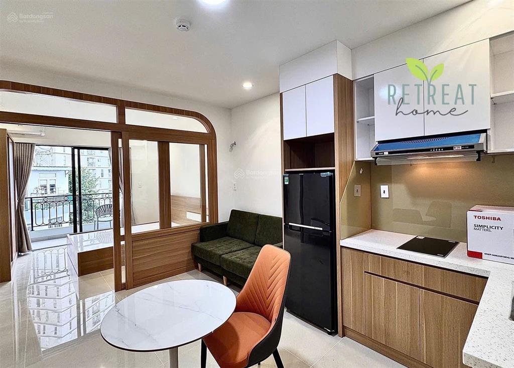 Căn hộ 1 phòng ngủ bancol rộng 50m2 mới 100% ngay tại quận 3, thang máy tận phòng, full nt