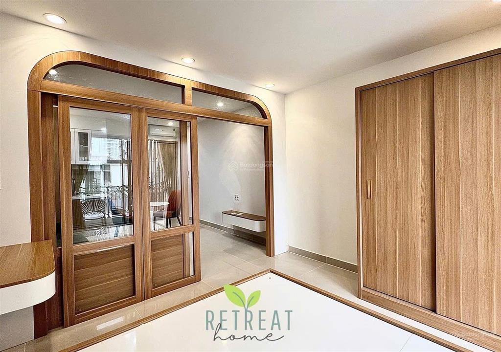 Căn hộ 1 phòng ngủ bancol rộng 50m2 mới 100% ngay tại quận 3, thang máy tận phòng, full nt