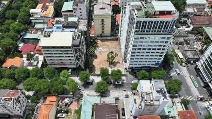 Đất giảm 65 tỷ  nguyễn văn thủ quận 1  31x44m  hệ số 7.75  giá bán nhanh 1.235 tỷ