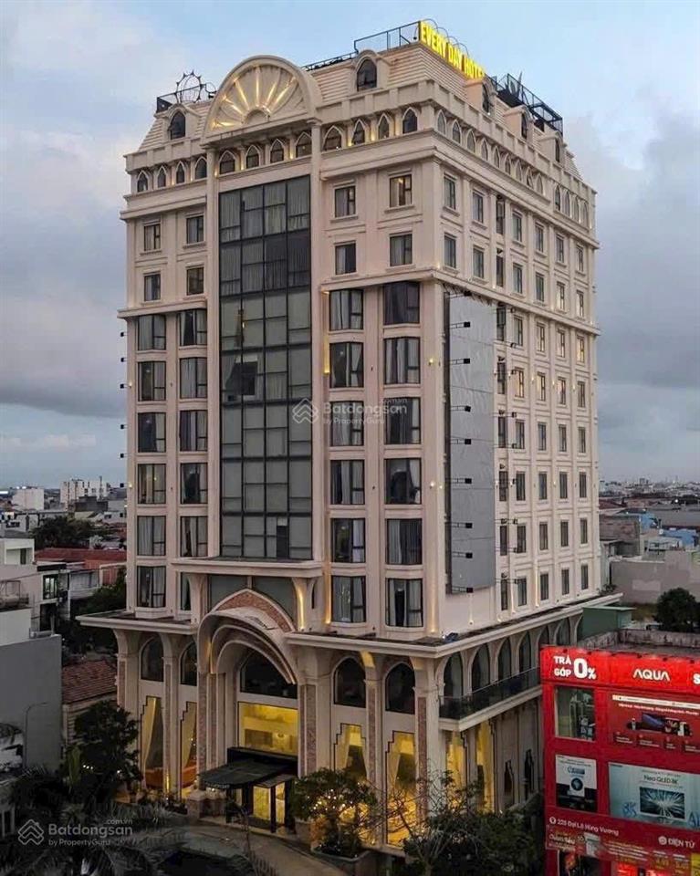 Tòa nhà giảm 8 tỷ  khách sạn 5 sao trung tâm tp. tuy hòa  900m2  95 phòng  giá bán nhanh 152 tỷ