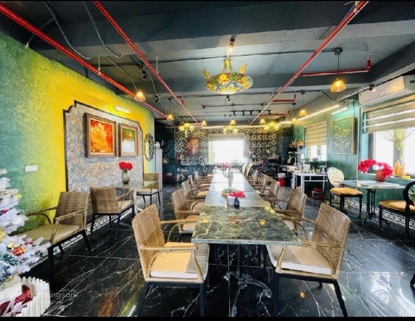 Bán khách sạn 5 sao tại phố giang văn minh, dt 260 m2, 9 tầng, 33 phòng