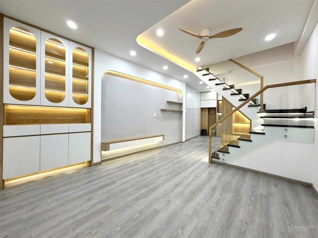 Bán nhà hẻm 308 hoà hưng quận 10, dt 4,5 x 10 m, 3 pn 2 wc
