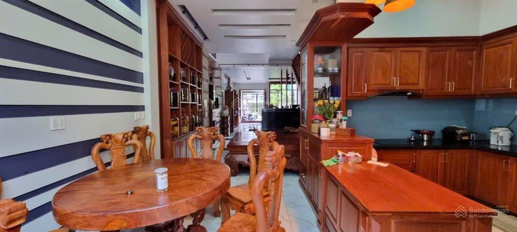 Bán nhà mặt tiền khu họ lê  6,7x24m  4 tầng  mặt tiền kinh doanh 15m có vỉa hè  giá chỉ 18 tỷ