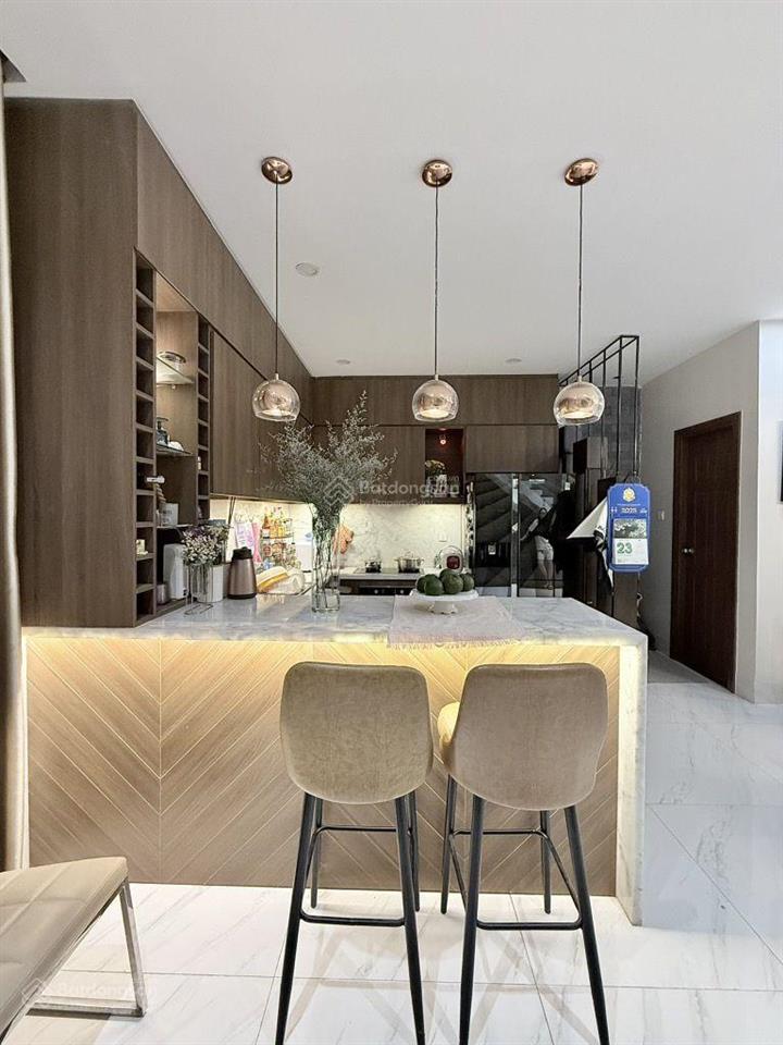 Bán nhà mặt tiền nguyễn sơn  5,5x19m  5 tầng  cho thuê 50tr/tháng  giá chỉ 13,5 tỷ