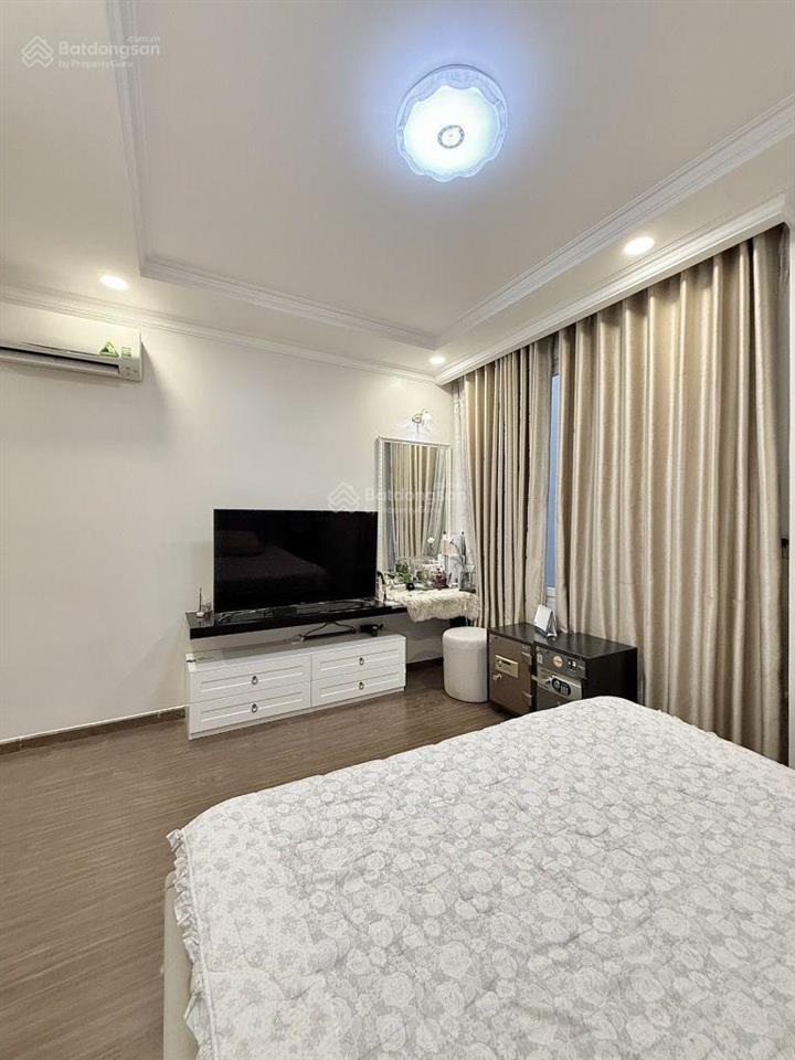 Bán nhà mặt tiền nguyễn sơn  5,5x19m  5 tầng  cho thuê 50tr/tháng  giá chỉ 13,5 tỷ