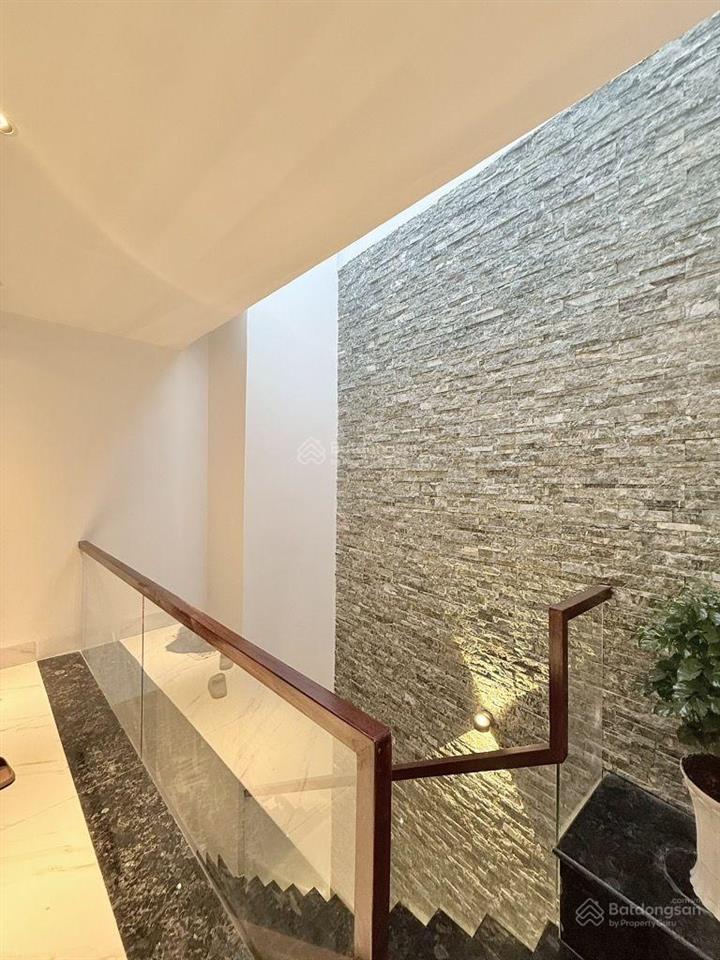 Bán nhà mặt tiền nguyễn sơn  5,5x19m  5 tầng  cho thuê 50tr/tháng  giá chỉ 13,5 tỷ