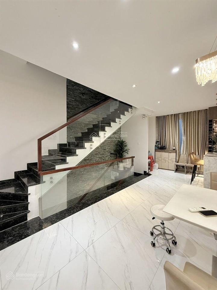 Bán nhà mặt tiền nguyễn sơn  5,5x19m  5 tầng  cho thuê 50tr/tháng  giá chỉ 13,5 tỷ