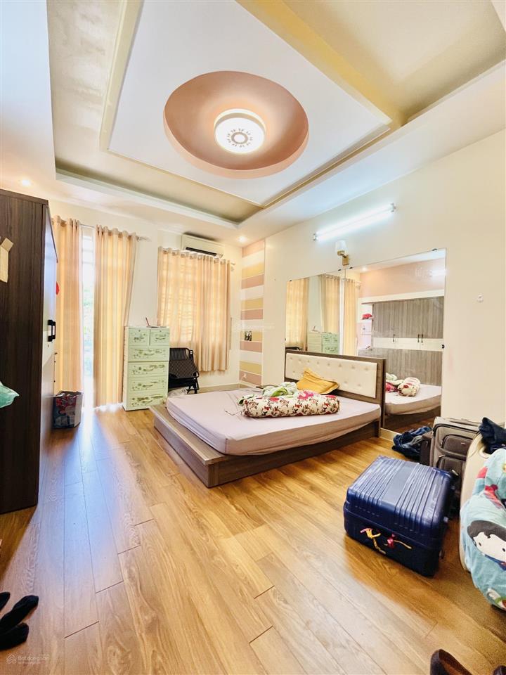 Khu vip bình phú  quận 6  4 tầng  4m x 16m  5pn  5wc  đối diện công viên  khu an ninh