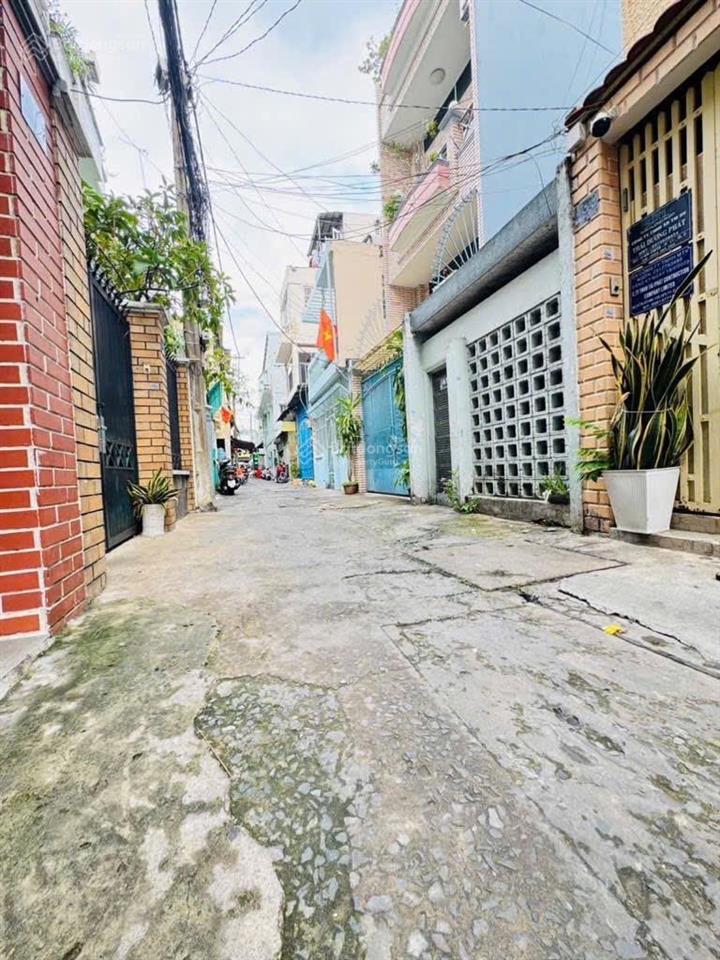 Bán nhà có thang máy, cách mạng tháng tám quận 3  hxh  5 tầng  8.7 tỷ