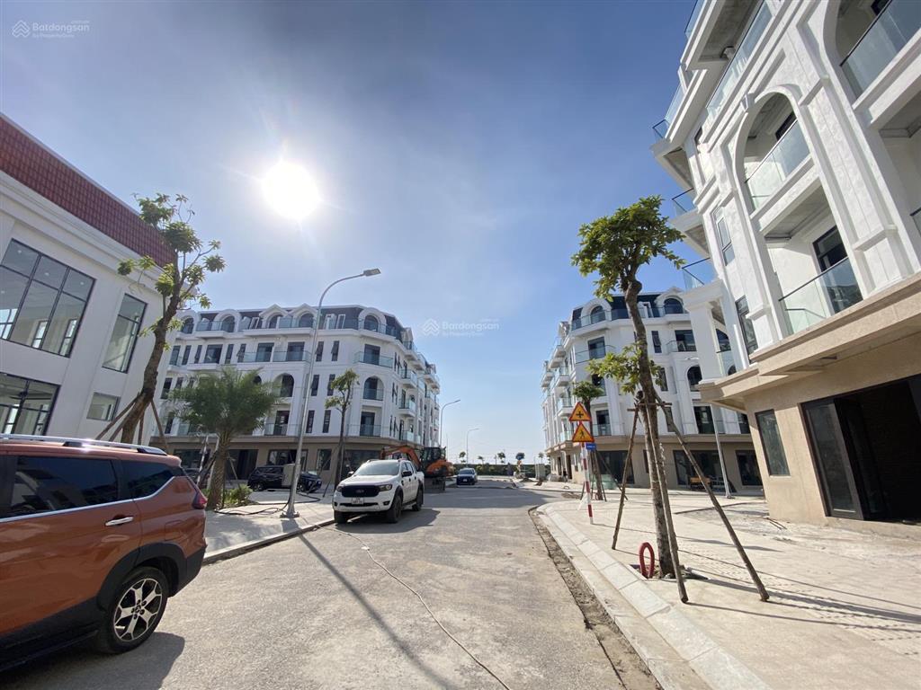 Bán gấp căn liền kề cạnh góc himlam bolevard trung tâm thường tín