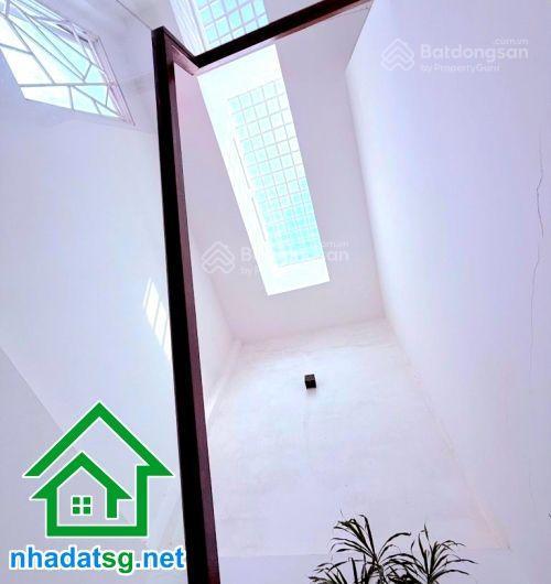 Nhỉnh 13 tỷ mtkd nguyễn sơn  trung tâm tân phú 5 tầng  42m (4,2x10) 3pn 4wc