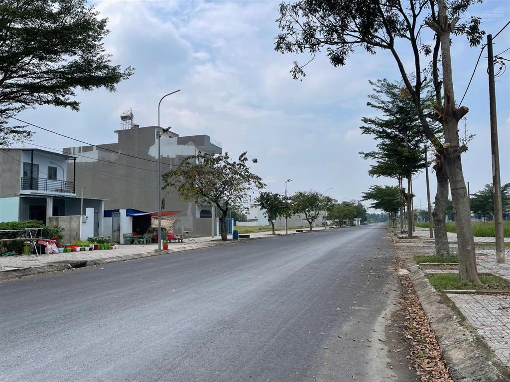 Cần bán gấp lô đất 143m2, mặt tiền đường lớn 25m, thuận tiện kinh doanh mua bán,xây trọ