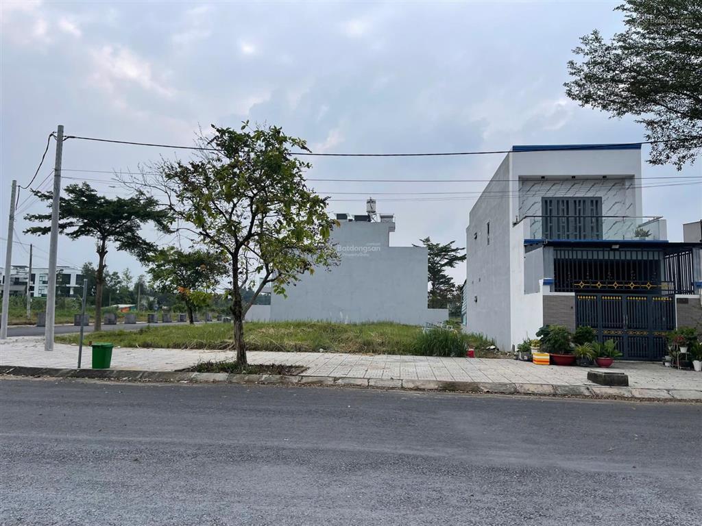 Cần bán gấp lô đất 143m2, mặt tiền đường lớn 25m, thuận tiện kinh doanh mua bán,xây trọ