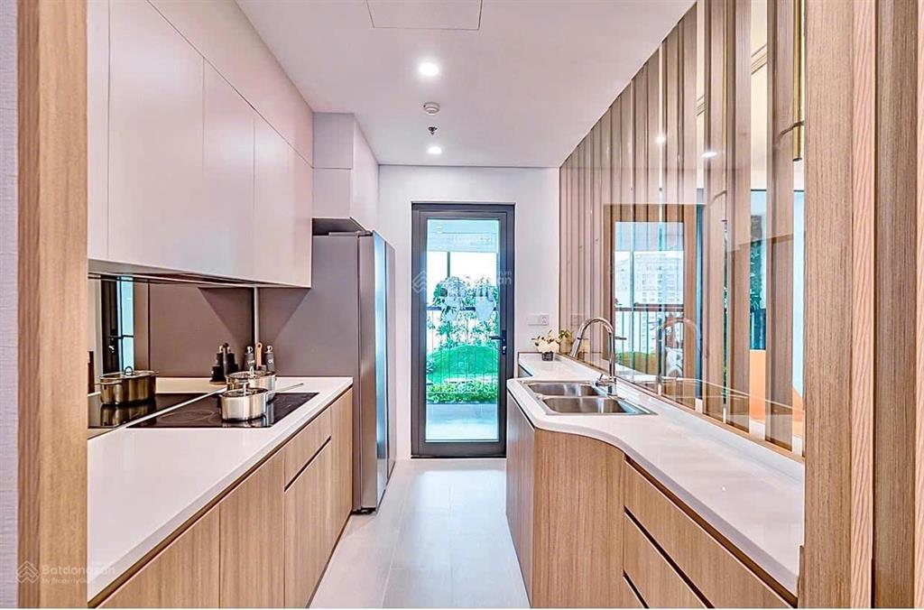 Bán căn góc 3 phòng ngủ full nội thất cao cấp tại 90 đường láng, đống đa, hà nội. nhận nhà ở ngay