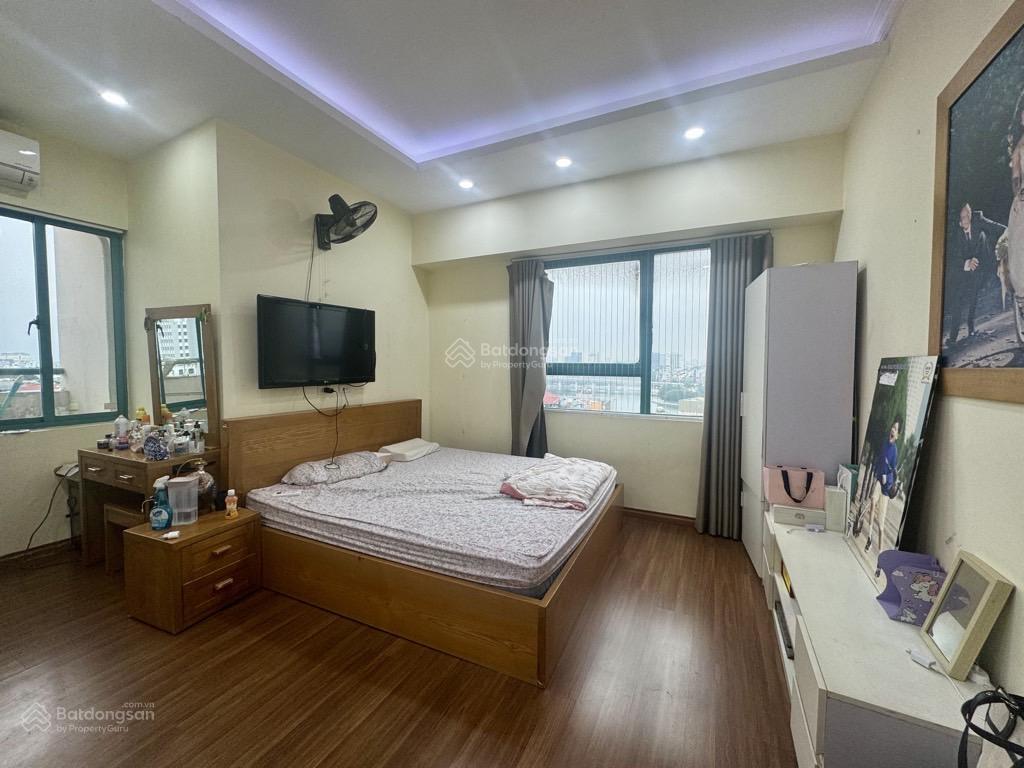 Bán căn hộ góc 3pn dt 142m ban công đông nam chung cư 57 láng hạ tầng trung thoáng mát.