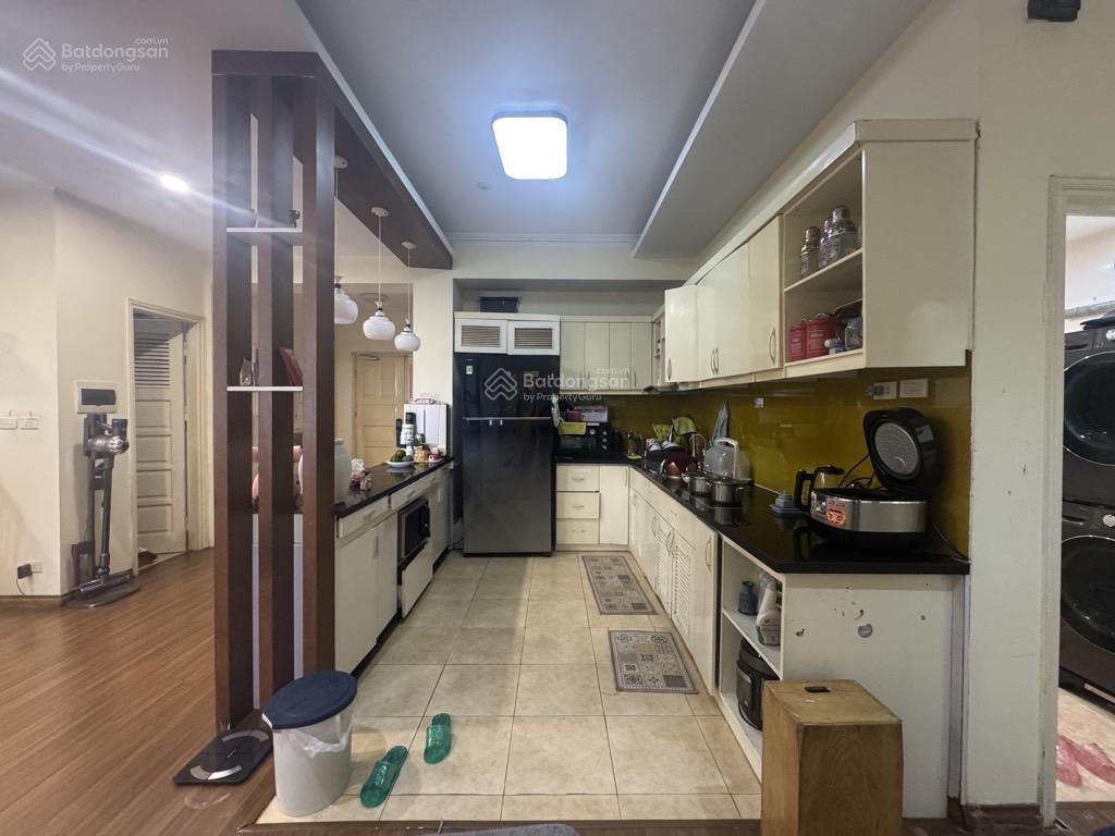 Bán căn hộ góc 3pn dt 142m ban công đông nam chung cư 57 láng hạ tầng trung thoáng mát.