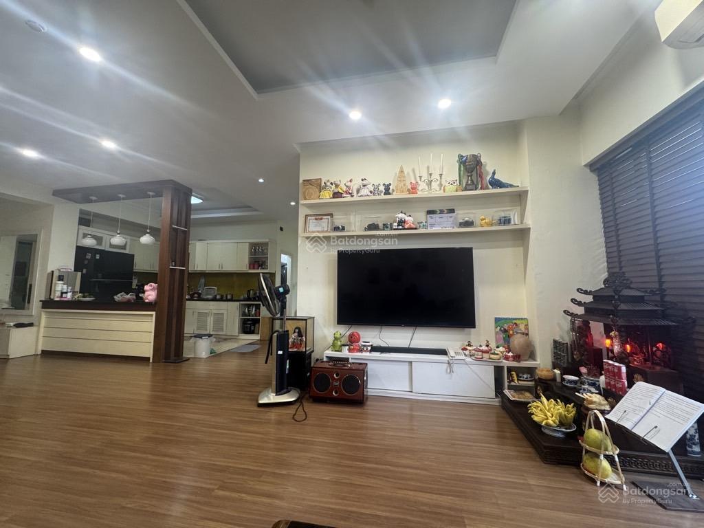 Bán căn hộ góc 3pn dt 142m ban công đông nam chung cư 57 láng hạ tầng trung thoáng mát.