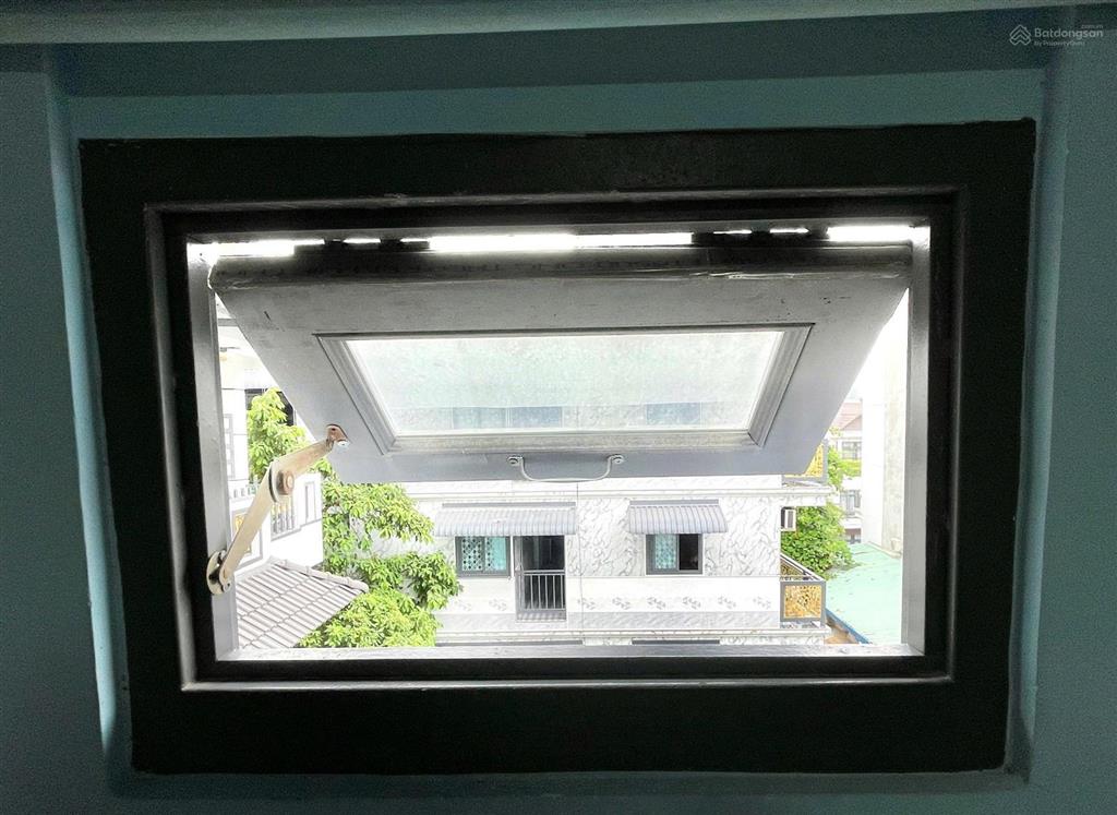 Cho thuê phòng trọ gác cao, chỉ tính điện nước. nhận xe điện, gần bên kcx. tiện đi học ufm, quận 4