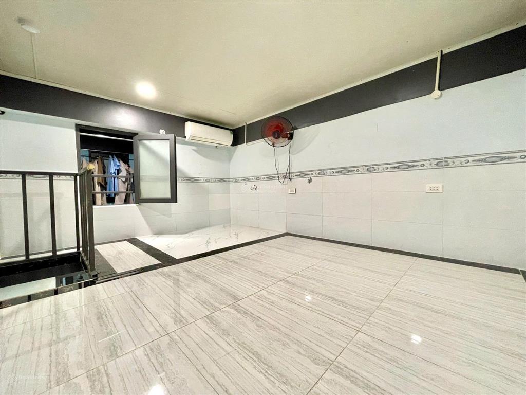 Cho thuê phòng trọ gác cao, chỉ tính điện nước. nhận xe điện, gần bên kcx. tiện đi học ufm, quận 4