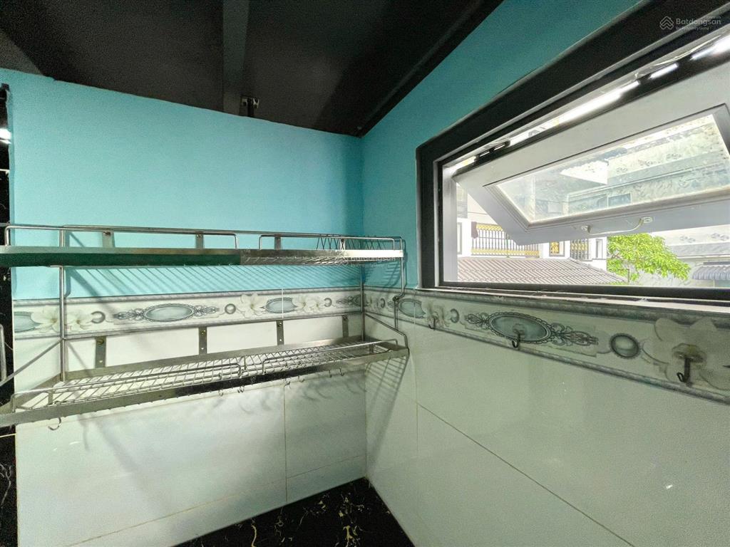 Cho thuê phòng trọ gác cao, chỉ tính điện nước. nhận xe điện, gần bên kcx. tiện đi học ufm, quận 4