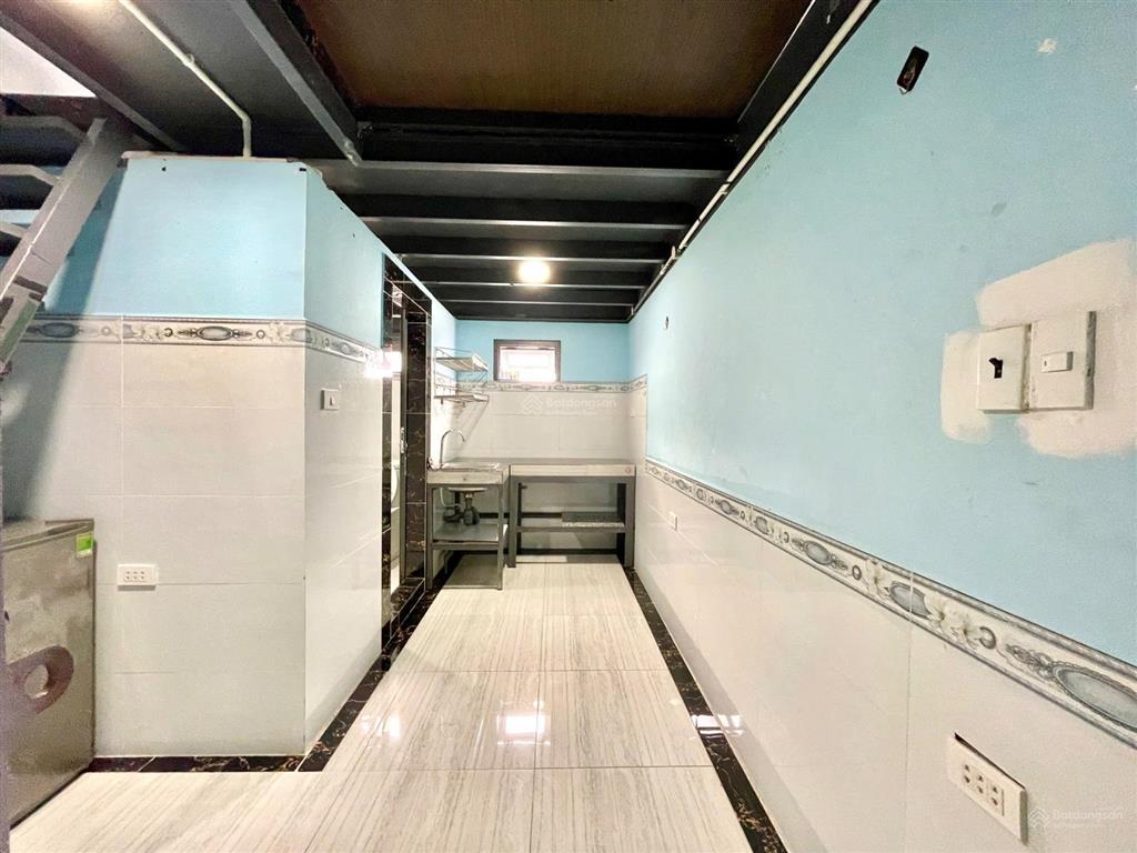 Cho thuê phòng trọ gác cao, chỉ tính điện nước. nhận xe điện, gần bên kcx. tiện đi học ufm, quận 4