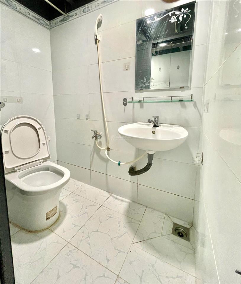 Cho thuê phòng trọ gác cao, chỉ tính điện nước. nhận xe điện, gần bên kcx. tiện đi học ufm, quận 4