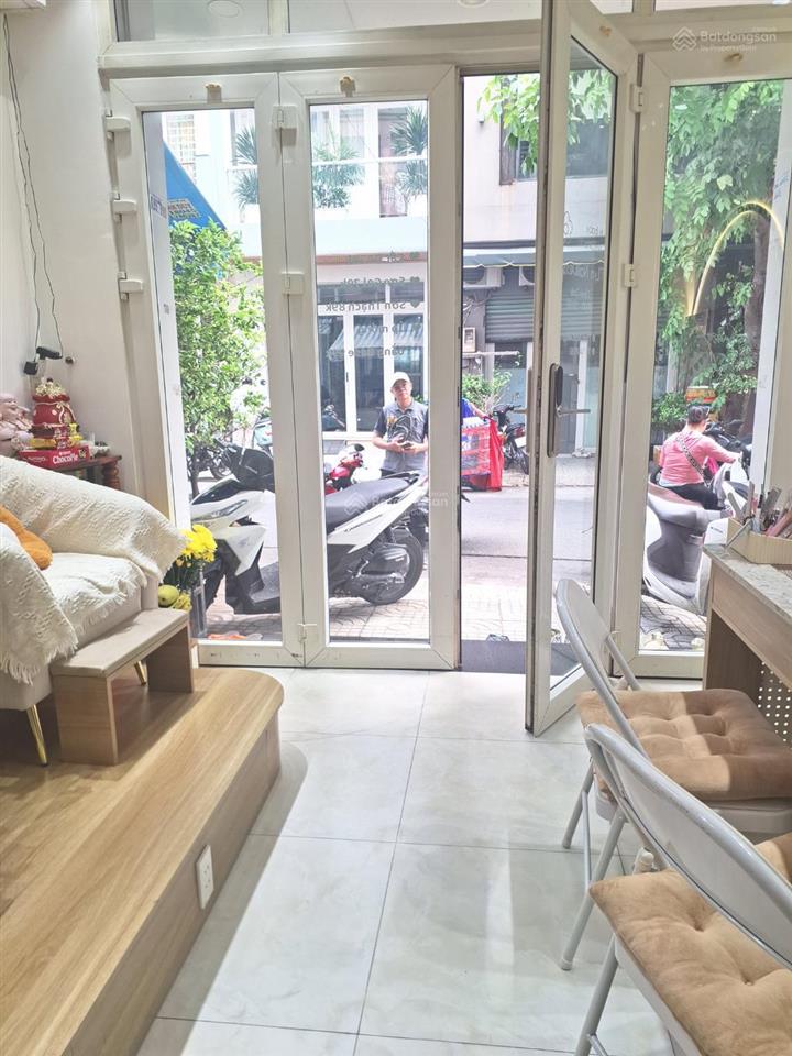 Phú nhuận  mt hoa hồng  47.9m2  18 tỷ  nở hậu  sát phan xích long