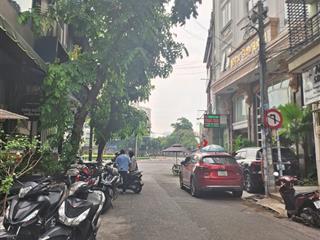 Phú nhuận  mặt tiền hoa hồng  nở hậu đẹp  sát phan xích long  47.9m2  18 tỷ.