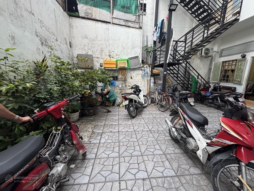 Quận 10  chdv khai thác 70 triệu/tháng  cmt8  4 tầng  ngang khủng 8.5m  147.3m2  19.5 tỷ tl!