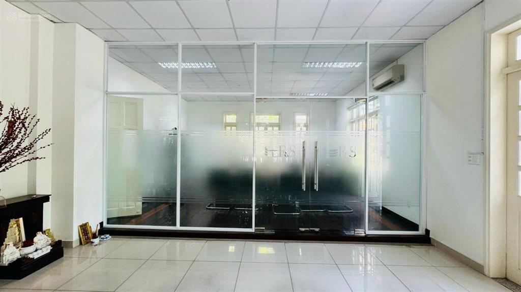 Diện tích khủng duy nhất nhà mặt tiền hòa hưng, quận 10  dt 14 x 16m  kc 4 tầng  giá 37 tỷ