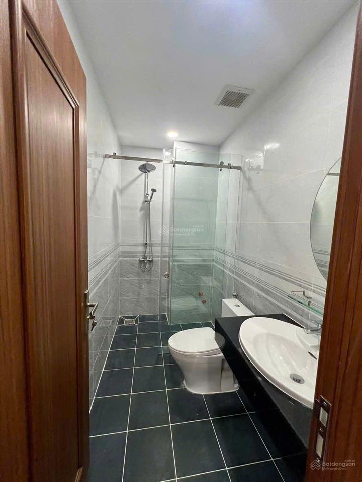 Cho thuê căn hộ ban công rộng 30m2 quận 10 đường sư vạn hạnh gần đh kinh tế ueh huflit vạn hạnh mal