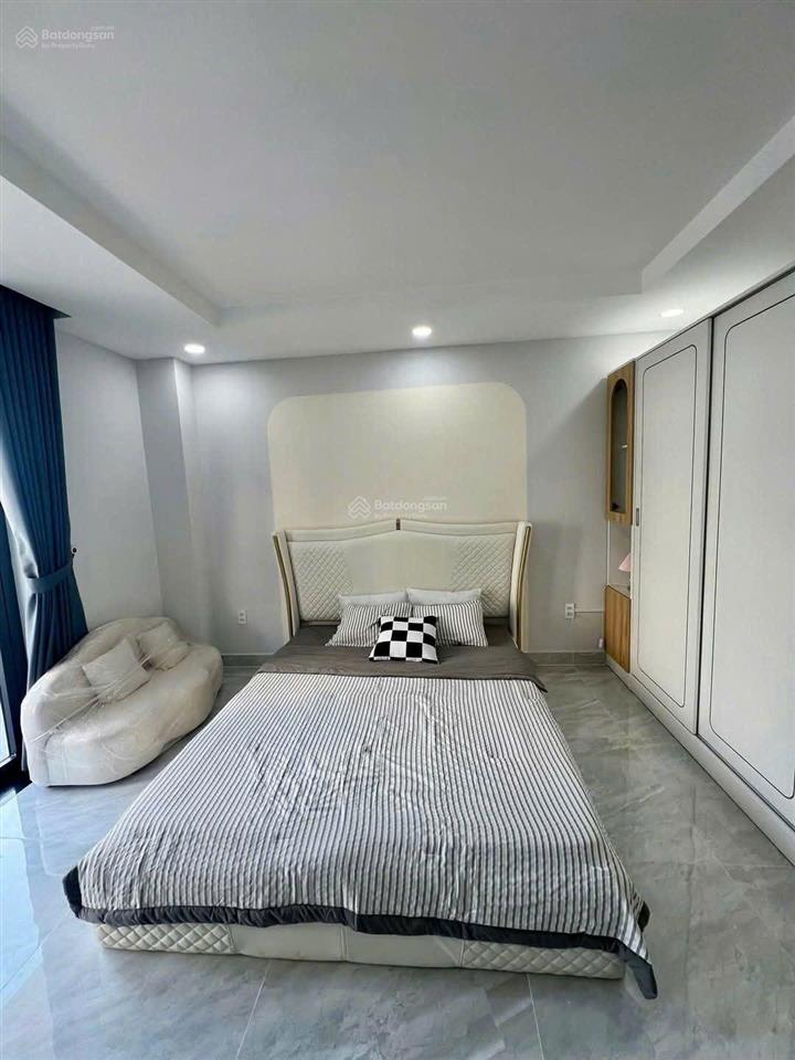 Cho thuê căn hộ ban công rộng 30m2 quận 10 đường sư vạn hạnh gần đh kinh tế ueh huflit vạn hạnh mal