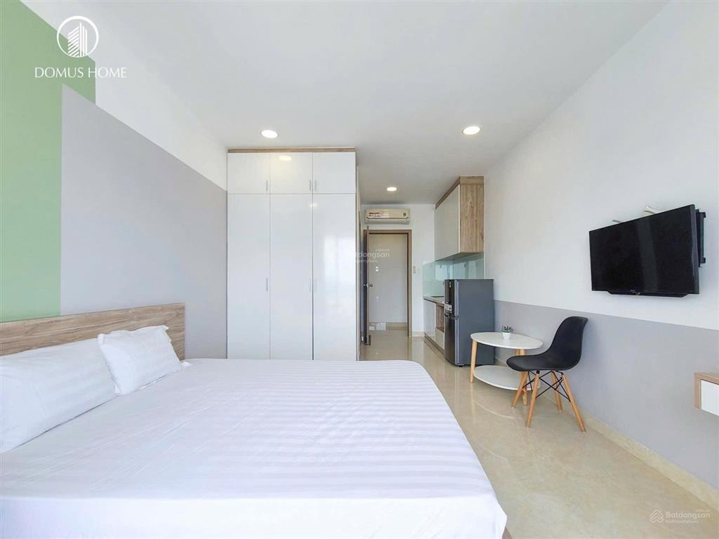 Căn hộ ban công 30m2 quận 10 đường sư vạn hạnh gần vạn hạnh mall huflit đh kinh tế ueh