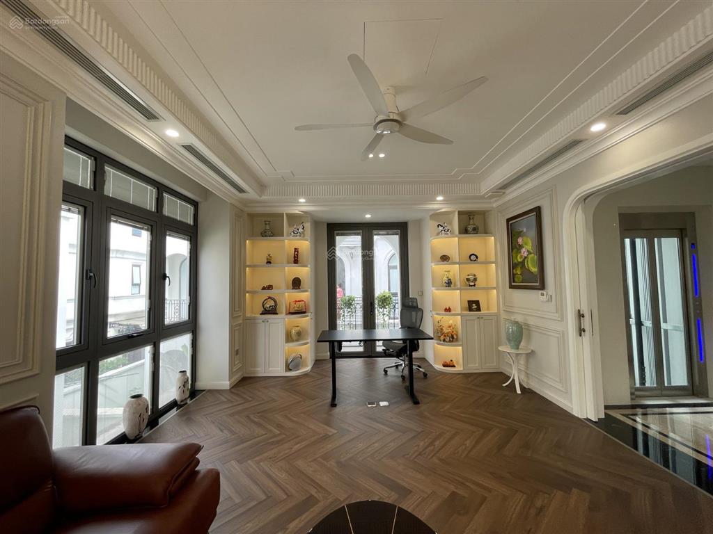 Cho thuê biệt thự đơn lập góc mặt hồ khu vip ngọc trai 400m2 thang máy full đồ luxury giá 90tr/th