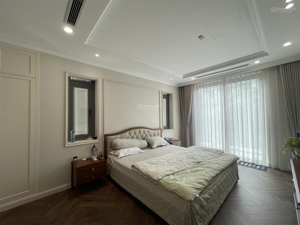 Cho thuê biệt thự đơn lập góc mặt hồ khu vip ngọc trai 400m2 thang máy full đồ luxury giá 90tr/th