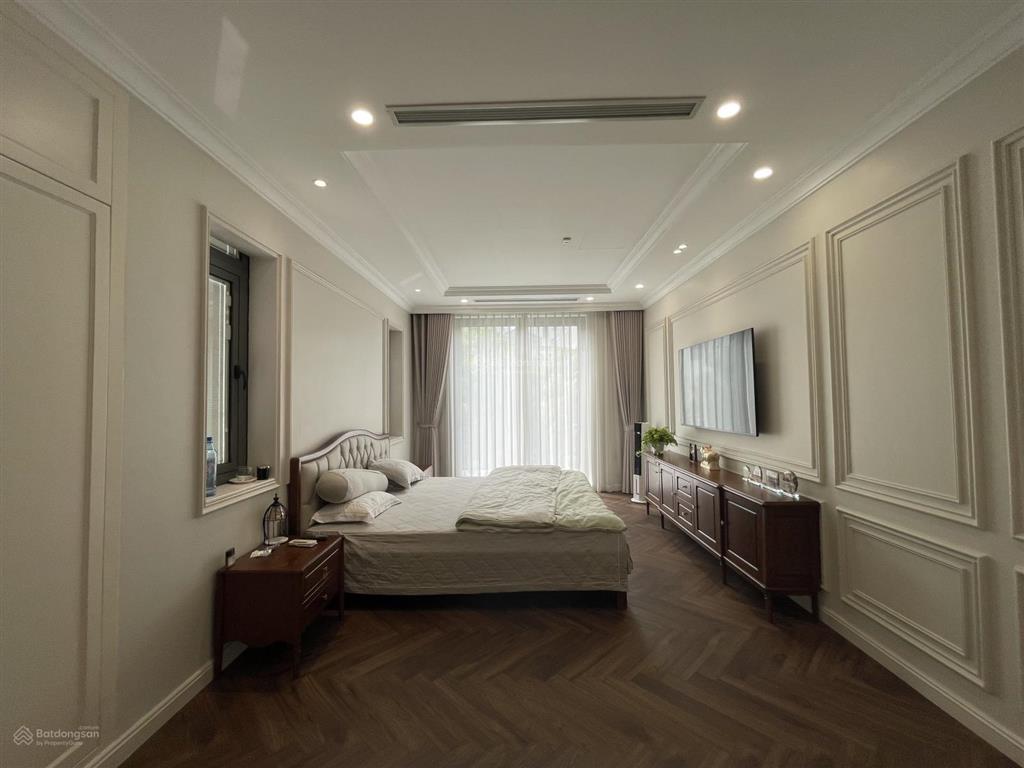Cho thuê biệt thự đơn lập góc mặt hồ khu vip ngọc trai 400m2 thang máy full đồ luxury giá 90tr/th